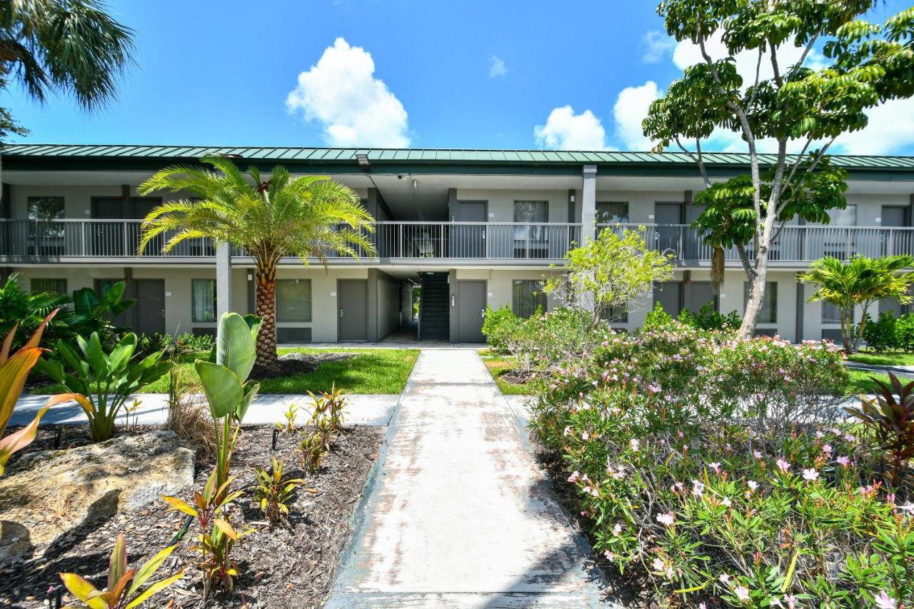 Sarasota Cay Club #612 - Heated Pool, Bunk Beds, Huge Tv, Tiki Bar, More! South Bradenton Экстерьер фото