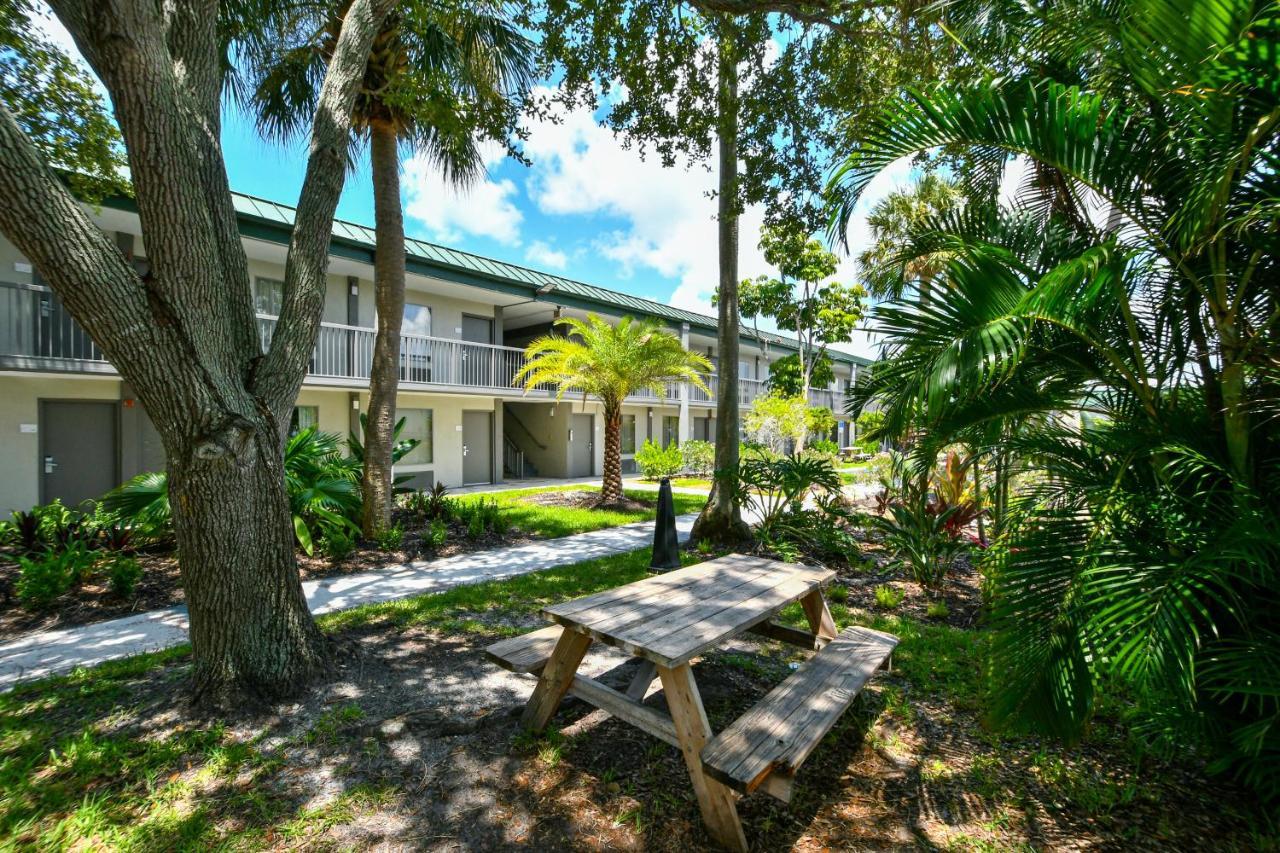 Sarasota Cay Club #612 - Heated Pool, Bunk Beds, Huge Tv, Tiki Bar, More! South Bradenton Экстерьер фото
